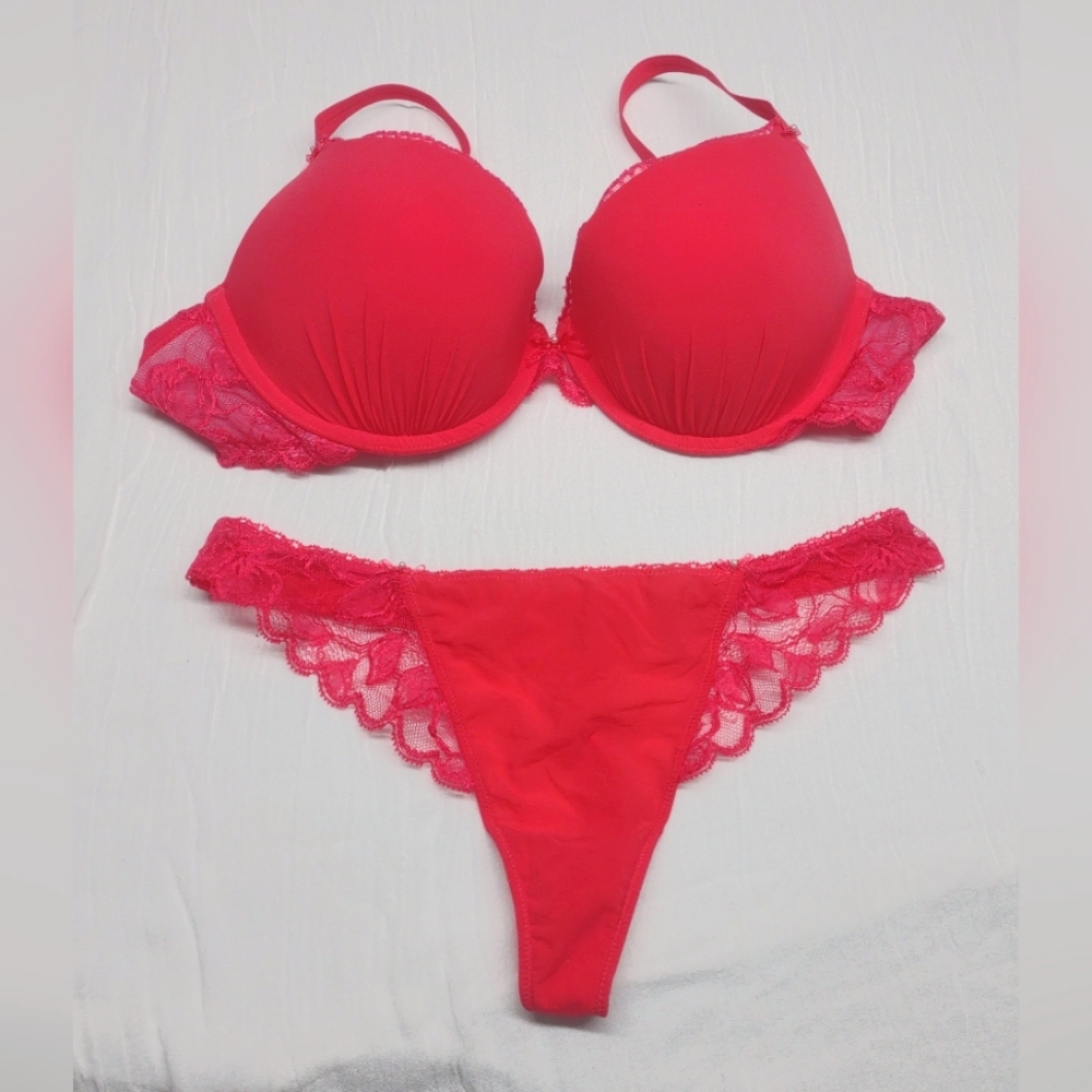 VS dream angel series bra and panty set. Red size 34D and medium